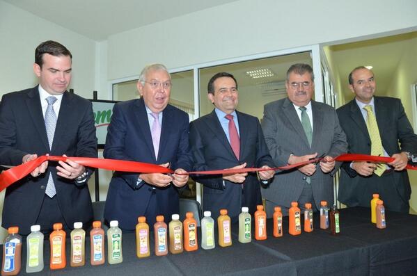 SE_mx's tweet photo. #FOTO/ El Srio @ildefonsogv inauguró la planta productora de la empresa #DrinkSolutions en #NuevoLeón http://t.co/ffBGDUAEMe