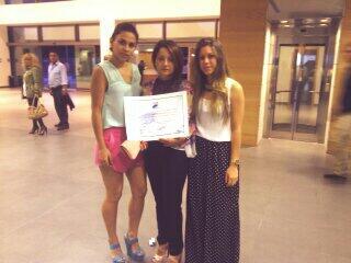 gloriia_90's tweet photo. Con La Graduada @Ingridv91 Mas Guapaaa!! #GradoSuperiorPeluqueria #DonBenito #CuatroCaminos #Graduaciones http://t.co/6JBCioBWA1