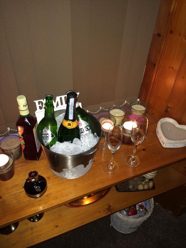 joshhunter69's tweet photo. Time to celebrate with @cheryl_charly #celebrate #love #happy #drink http://t.co/TVCW7skcb8