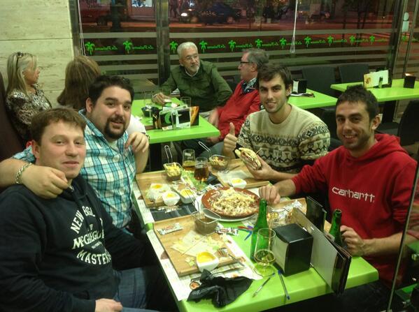 Con buena gente en <a href="/lapalmeracafe/">La Palmera</a>