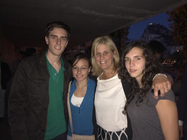 NNGGJerez's tweet photo. #PelayoAlcaldesa con nuevas afiliadas de NNGG #Jerez y @jaimeespinar en el mitin de cierre de campaña #votaPP http://t.co/NTUrtMqjwz