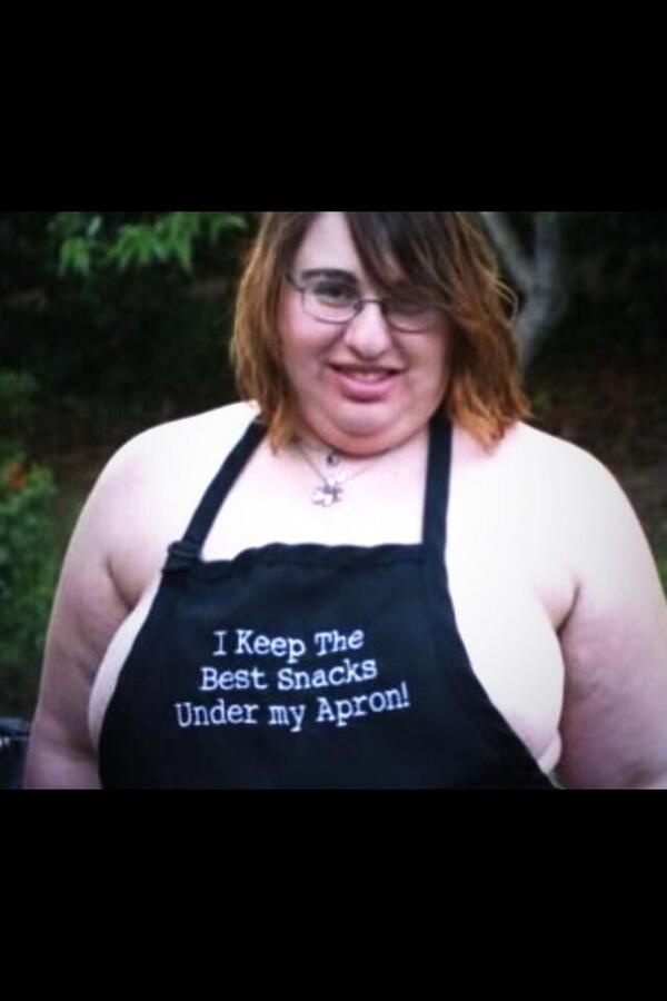 ThatShitSlaw's tweet photo. White girls, that eat the snacks, not make them #slaw http://t.co/eml68bdion