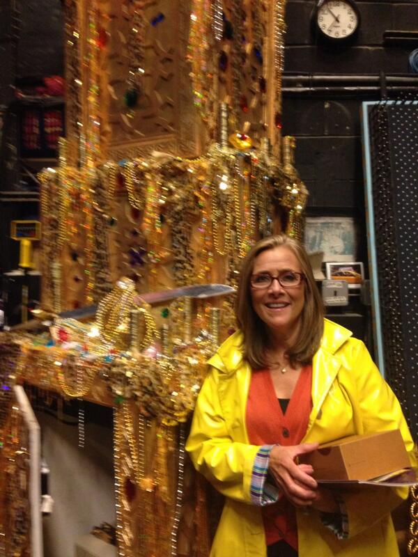 AngelaLaGreca's tweet photo. Went to @aladdin with @meredithvieira with @MVShowProducers -- a magical carpet ride! http://t.co/XnZFuKIhVk