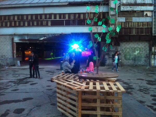 VertPop's tweet image. The night is green.