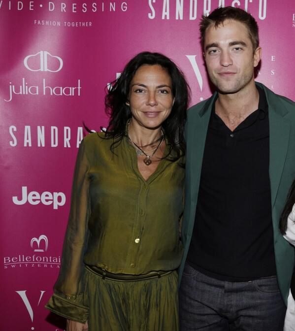 Sandra Zeitoun et <a href="/robertpatinson_/">robert pattinson</a> dans la suite <a href="/SandraandcoFR/">Sandra Zeitoun </a> au @FiveSeasHotel !