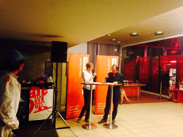 TheaterderWelt's tweet photo. DLR Radio Fazit jetzt live von @TheaterderWelt http://t.co/pRNlx33Yvd