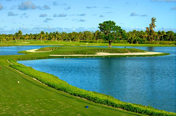 StephBrunel's tweet photo. @CelineDef @Res_Publika_ @spookette @Virginie_Brs dans une semaine, je golfe là. j'dis ça, j'dis rien. bisou ! http://t.co/aJ25n971tr