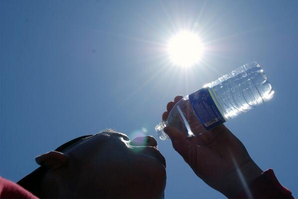 BCSnoticias's tweet photo. Estiman que este año sea el más caluroso de la historia; piden tomar precauciones #BCSmx http://t.co/sRSWe6UDLb http://t.co/Y33N4tISWM