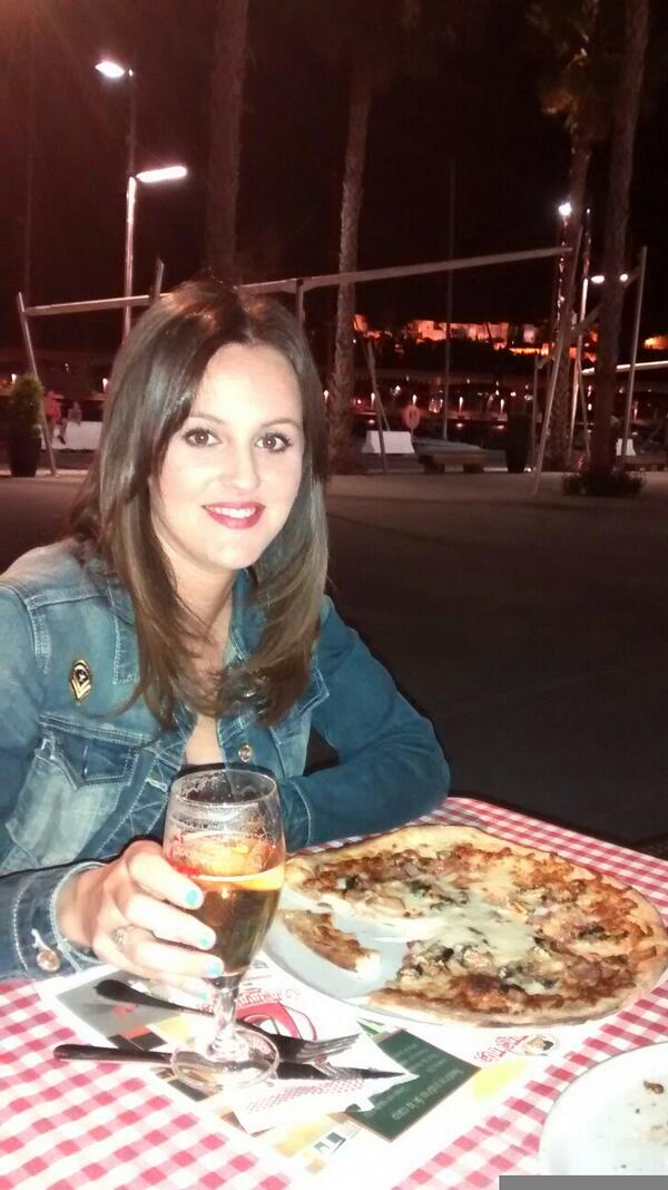 juanjo19jo's tweet photo. @LauraValero24 lo q se a zampao la niña esta!! http://t.co/aOkJM1MH0x