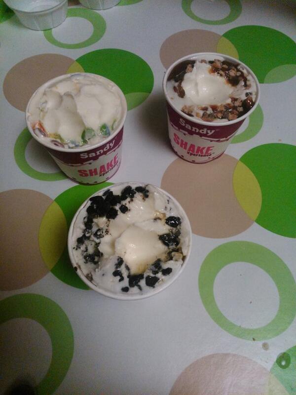 Delfi1i's tweet photo. Fuerzas para noche de no estudio!! @andreagm1994 @martabodegu http://t.co/EDO71irO45