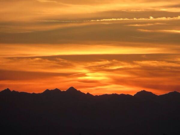 3aturati's tweet photo. Ogni tramonto mi farà pensare a #Sisto http://t.co/FqyH8J9guM