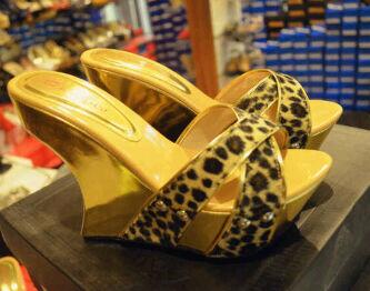 Buat anak mlm kalo minat heels,wedges,all shoes check fav* or pin 32460919 @HangoutMalam