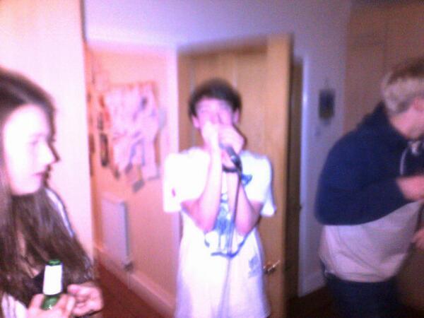 FrozzaQuotes's tweet photo. *karaoke* "I get all the girls, I get all the girls." #FrozzaQuotes #HeGetsAllTheGirls #NoHeDoesnt http://t.co/qSuhKfYWu9