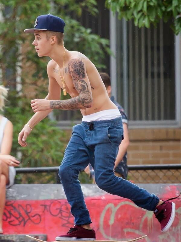 ___Facts's tweet photo. Él con Jeans, es algo que debería repetirse a menudo. http://t.co/ycD5BIjpWU