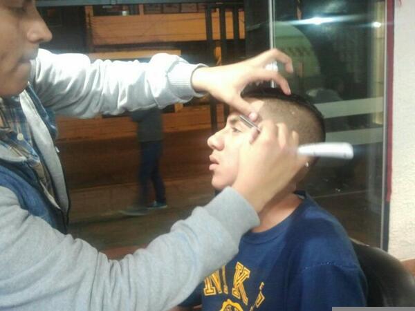 ElImperioBarber's tweet photo. #ViernesHelado #ViernesDeGanarSeguidores #elimperiobarberia @CachoMakeUp @mario_hart @arremar @ElMiyashiro http://t.co/bWFnbJ446E
