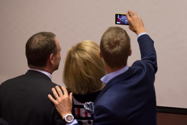 alexstubb's tweet photo. From a #FrontSideOllie to a #BackSideSelfie. A cool pick by @petterij. #selfie  http://t.co/k8WMkeW9RK