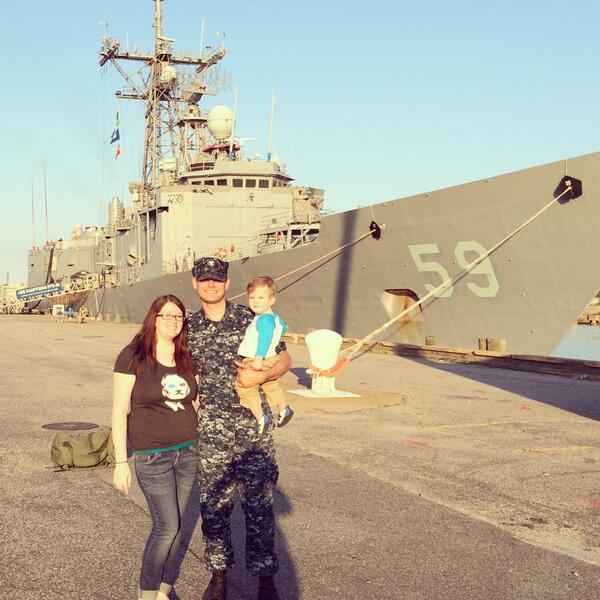 _CaseyJay's tweet photo. My man is home! #BFM @theCHIVE http://t.co/5LAlPxVL9v