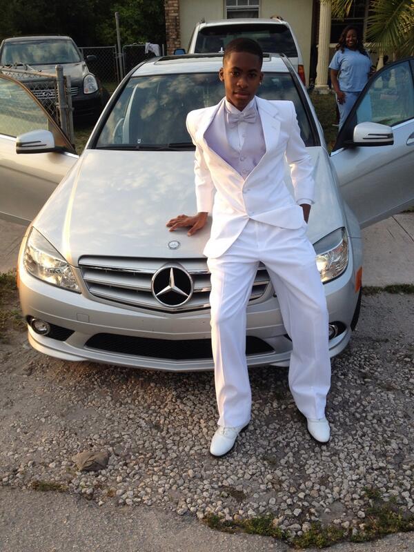 LifeMADE_Me's tweet image. cutting up &amp;amp; it's only his #8thgradeprom💸