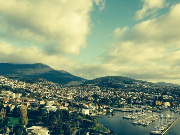 DHughesy's tweet photo. Hobart you sure are purrty. #pointless #wrestpoint http://t.co/FVKr3d5ha8