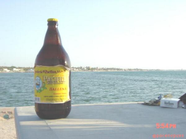 PacenoPues's tweet photo. "To drink or not to drink..." 'leaning onto the famous opening in the nunnery scene of William Shakesbeer's Hamlet http://t.co/74SGg3K0ub