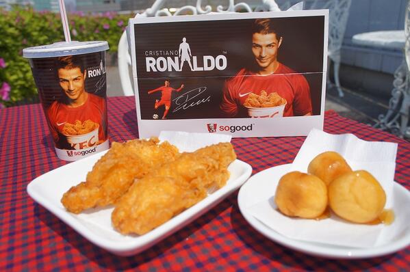 ケンタッキーフライドチキン KFC x Ronaldoロナウドステッカー