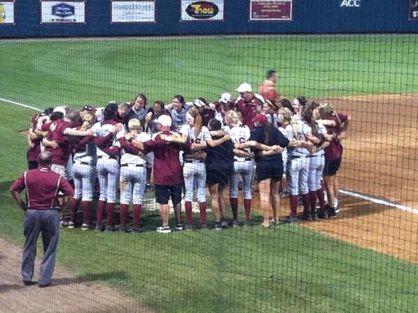 sluggerFP's tweet photo. #LXT bomb helps @FSU_Softball punch their ticket to OKC!!! #roadtoWCWS #destinationOKC #louisvilleTEAM #2D4JnTF http://t.co/t7qt5ocpll