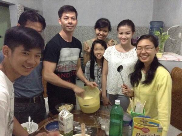 Tomdebruinee's tweet photo. Snack Time! :-) #funafter #watchtowerstudy #cooking #pancakes #snack #JW http://t.co/ZtJwXPFlDT