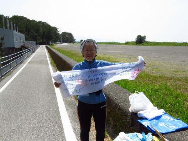 k_yokoi2's tweet photo. 自転車で日本一周している女性の方にお会いした、東北震災復興願って！
芸西村にて、高知！ http://t.co/m38ZO7k2tK