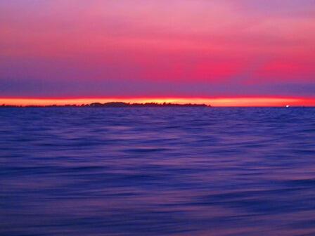 BubblePartyindo's tweet photo. Beautiful Sunset at Genteng Kecil Island. Come &amp; Join holiday w/DJs Yasmin,Akira &amp; more @summerlanddance June 7-8 | http://t.co/odKB9CEcfn