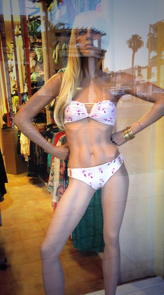 ryannnn0's tweet photo. She's been hitting the gym hard 💪 http://t.co/z6yCrPkqm8