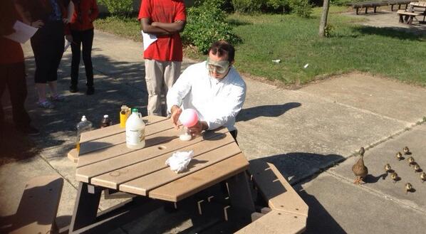 LakeRidgeNTMS's tweet photo. What chem reaction do you get when you add baking soda, vinegar...&amp; ducks? @MikeLeyendecker @jhogan5402 http://t.co/0YB1PpbTtA