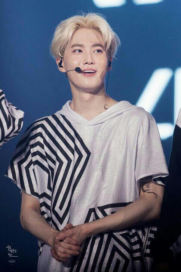SMENTFamilys's tweet photo. [Preview] #LOSTPLANETinSEOUL - Suho cr; 여린바림을 타고 http://t.co/6IAwejPGuQ