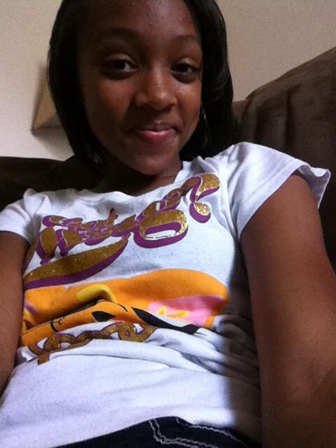 Princess_Myia's tweet photo. Just me on ma queen isshh🙋😜❤️😍😘👑👰 http://t.co/7EsjNcm88O
