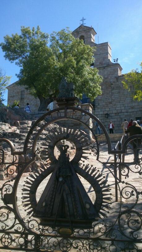 SevilleDreams's tweet photo. Donde habita la reina de Sierra morena. Viva la Virgen de la Cabeza. @devotosVCabeza. @CanalRomero. @VCabezaSevilla. http://t.co/HRKjzL3uHq