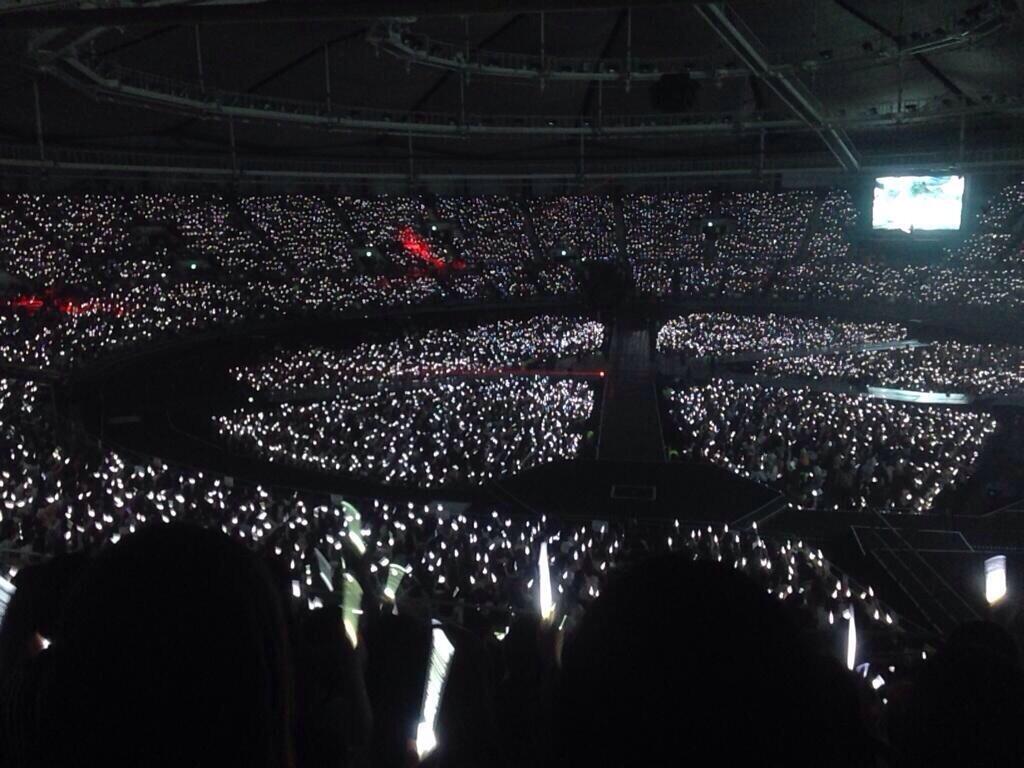 BoY-_oEIIAAEIPK.jpg:large