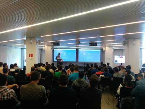 ignasi35's tweet image. . @_sgimeno talking about ionic #mobilejs