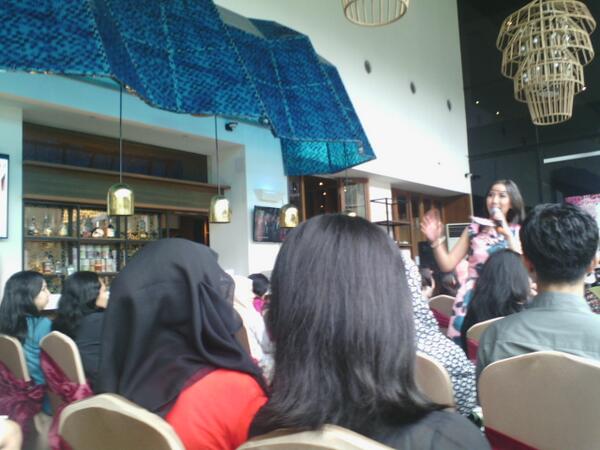 AdelineK1's tweet photo. :-) Get experience the fashionably smart  #NewNissanMarch @ 100Eatery and Bar with @GogirlMagazine http://t.co/0OMEENGOji