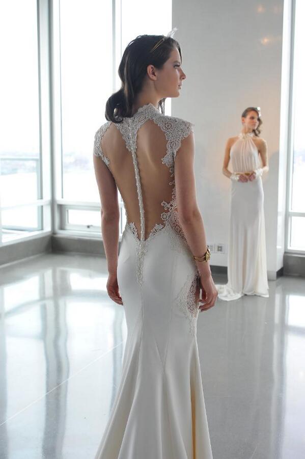 ELLEmagazine's tweet image. 12 weddings gowns with backs that will leave you breathless: on.elle.com/1jEQZY2