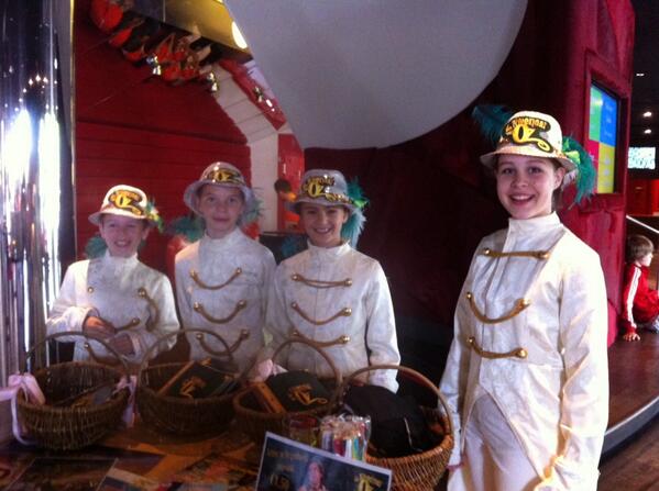LeontineDerksen's tweet photo. Tovenaar van oz, rabobank kids theater.... De acteurs staan al klaar #rkt2014 http://t.co/XecOAycpV0