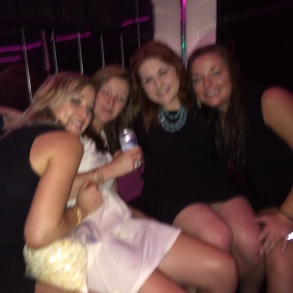 BeccaKayeFaber's tweet photo. Out with some great ladies! @prangers_a @dani_irving @justineprange http://t.co/gY2DOEtwdV