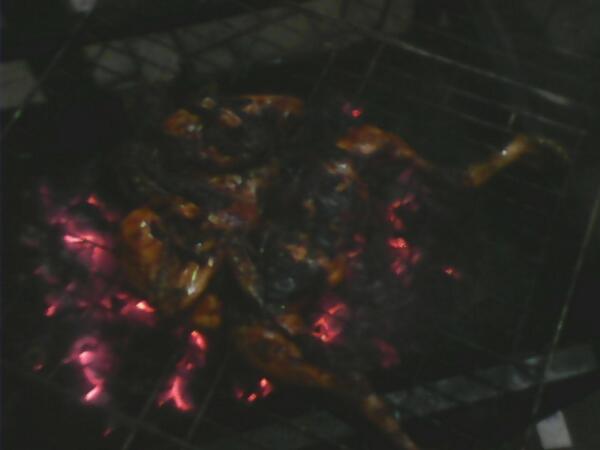 hendrick_281's tweet photo. mbakar ayam,,, (@ Ayam Bakar Bawean) http://t.co/D38iIX4WW5 http://t.co/emIw057WOg