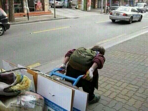 새누리당아... 이젠 서민들에게 제발 그만 등쳐먹어라... 더 이상 내줄 등도 없다. ..