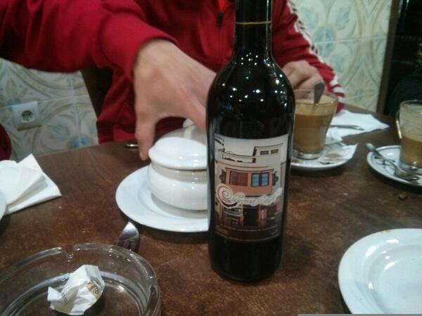 De camino a la playa y ya nos han regalado una botella de vino <a href="/epilef86/">Felipe Almeida</a> <a href="/FJAM22MANZANO/">francisco javier</a> #jose #cristo.