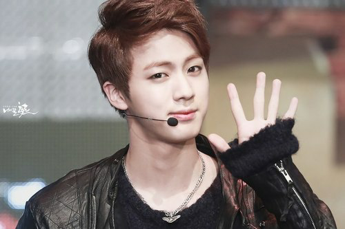 btsjinnn's tweet photo. @chowrngs_ hai rongi http://t.co/j6JzmFrX8w