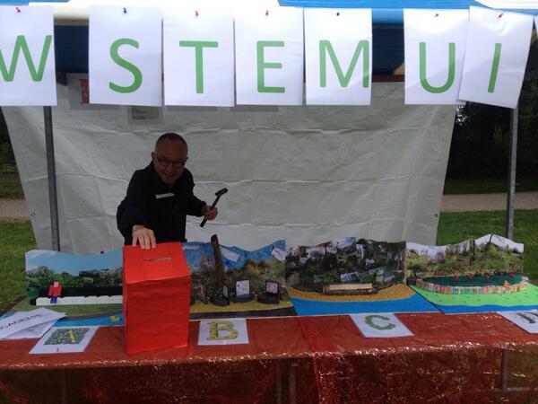 Gem_Middelburg's tweet photo. Om 10.30 uur ben je welkom in park Toorenvliedt.Kijk op Middelburg.nl.Stemmen op favo bankje Nehalennia kan: http://t.co/RRjh9ghjGo