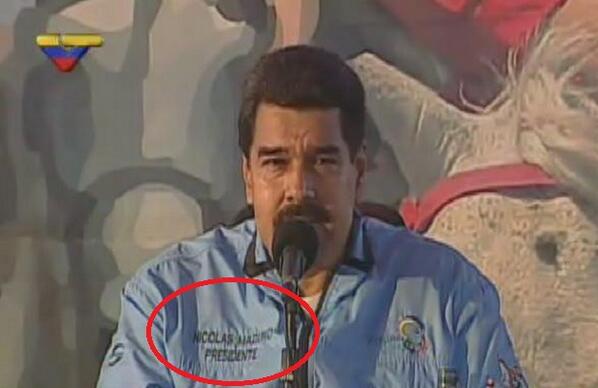 morandavid's tweet photo. No se siente Pdte. Está muy inseguro. Necesita reforzarlo, como si al leerlo la gente lo fuese a respetar http://t.co/8qq44CvW4x