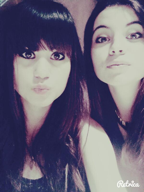 ErikainBlue's tweet photo. De bodorrio con la monguer @tamarapalacios_ http://t.co/v4hLmBWFxJ