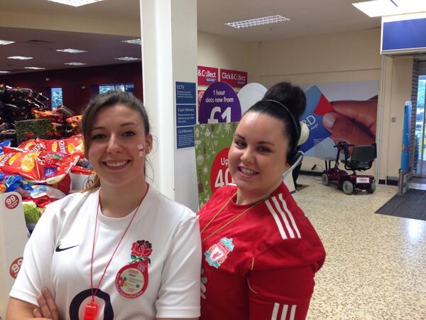 bedfordextra's tweet photo. doing their bit for soccer aid. Well done everyone. Great day. #Tesco @greenbhoygerry @TescoMedia @Tesco @TescoMMM http://t.co/wgcMullRs9