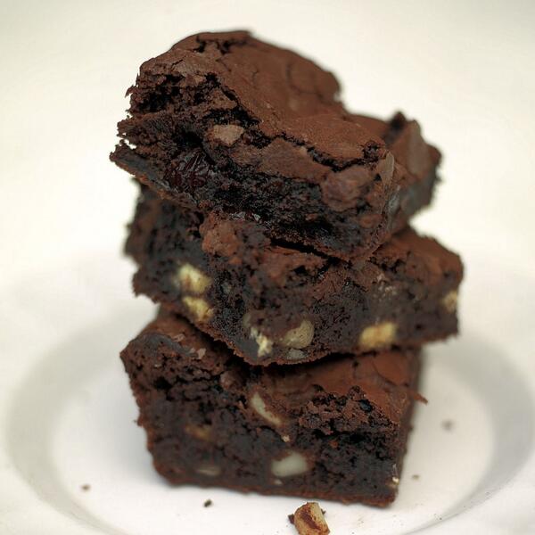 jamieoliver's tweet photo. #recipeoftheday my Bloomin brilliant brownies to bake up this weekend! Enjoy guys x http://t.co/hQRi4vSJM0 http://t.co/ofVd56DxBX