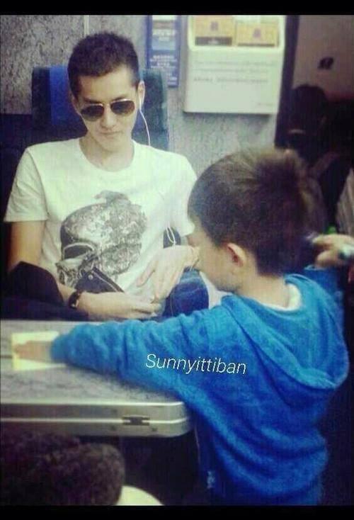 mykimkaaaaaa's tweet photo. พี่คริสรักเด็ก ถ้าแต่งงานจะรับเด็กมาเลี้ยงเอา เพราะไม่ต้องการให้ภรรยาเจ็บ.. #แค่อยากให้มีรูปคริสอยู่ในทามไลน์บ้าง http://t.co/Ln4s8nDQOc